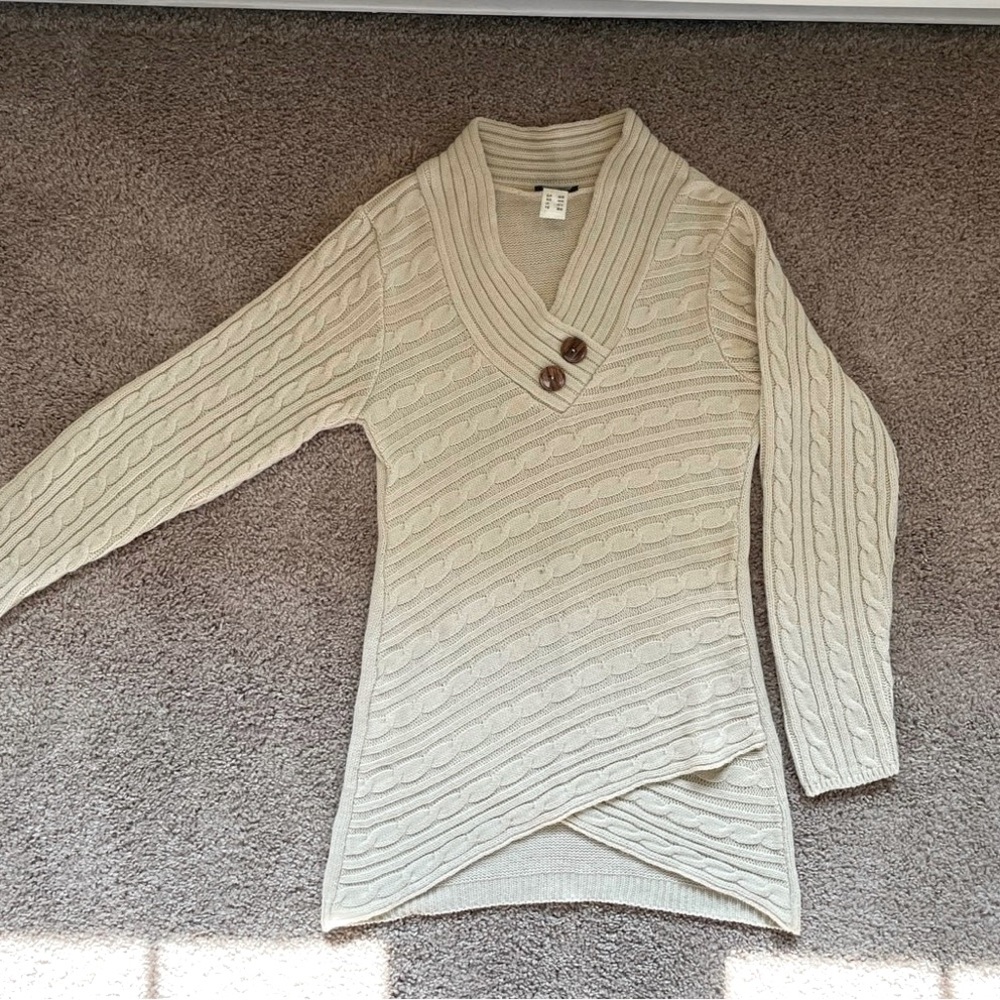 Cream / Tan Sweater